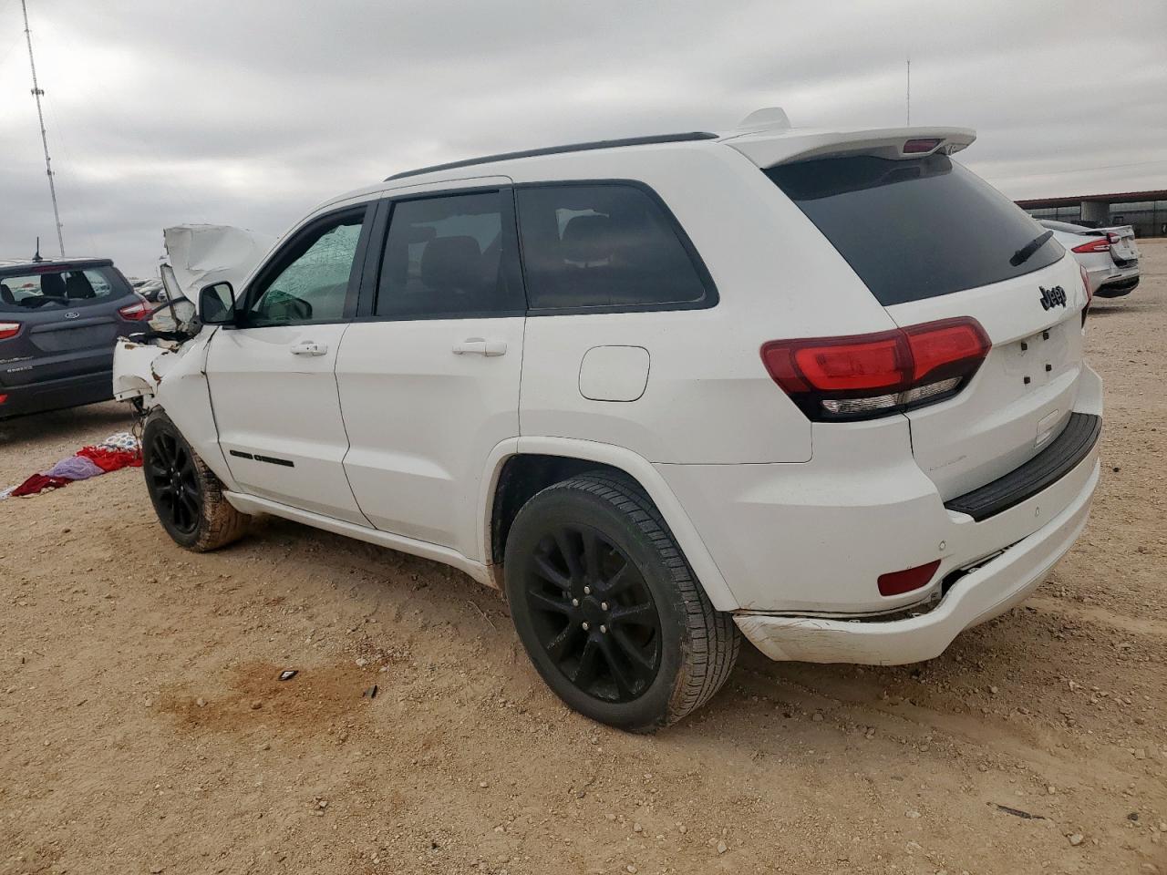 2017 Jeep Grand Cherokee Laredo - Image 2