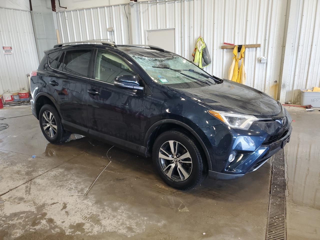 2017 Toyota Rav4 Xle - Image 4