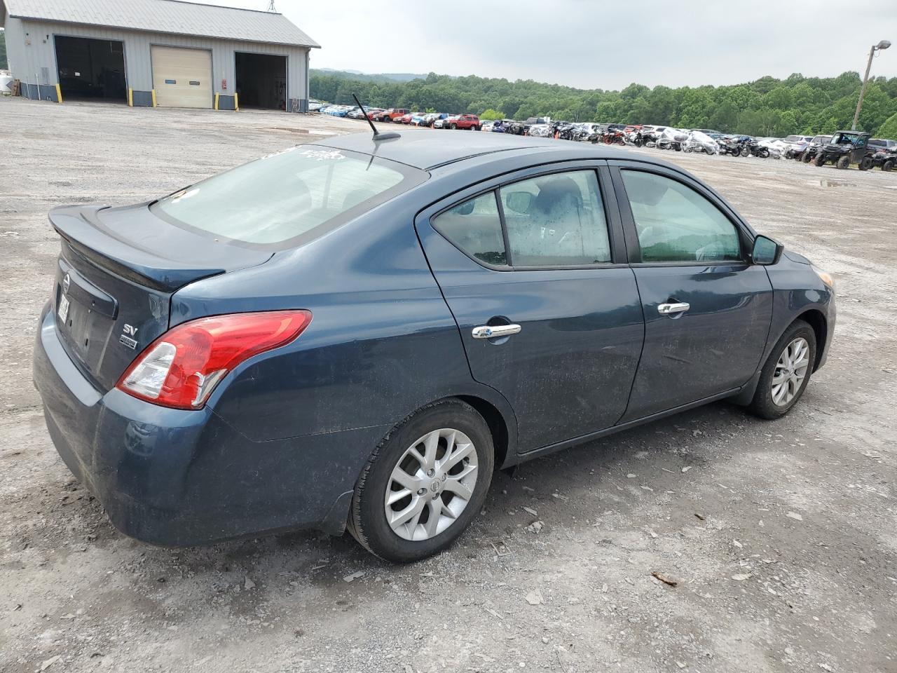 2017 Nissan Versa S - Фото 3