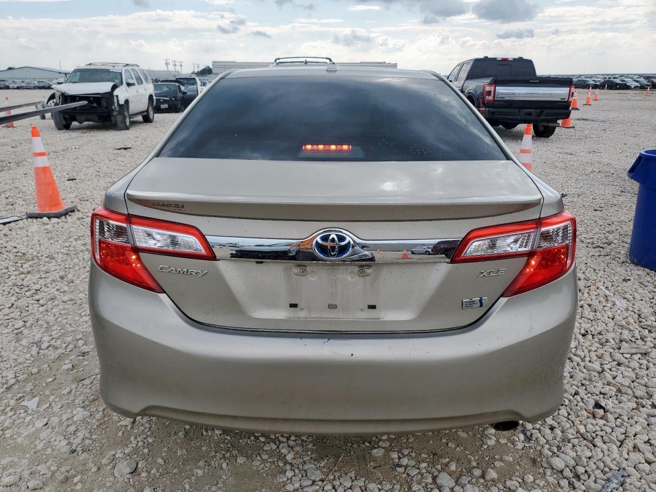 2013 Toyota Camry Hybrid - Image 6