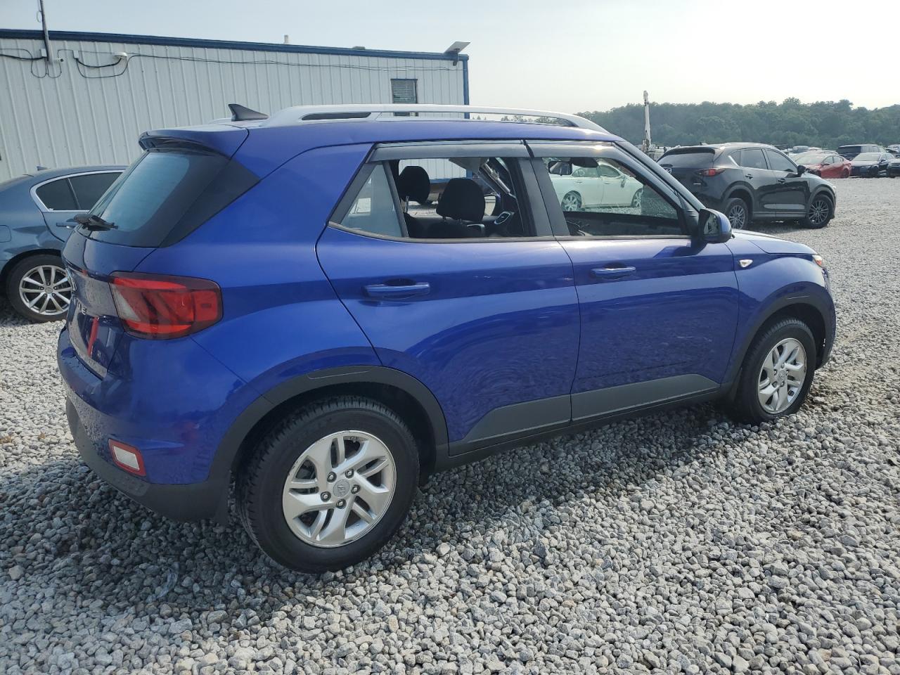 2020 Hyundai Venue Sel - Image 3