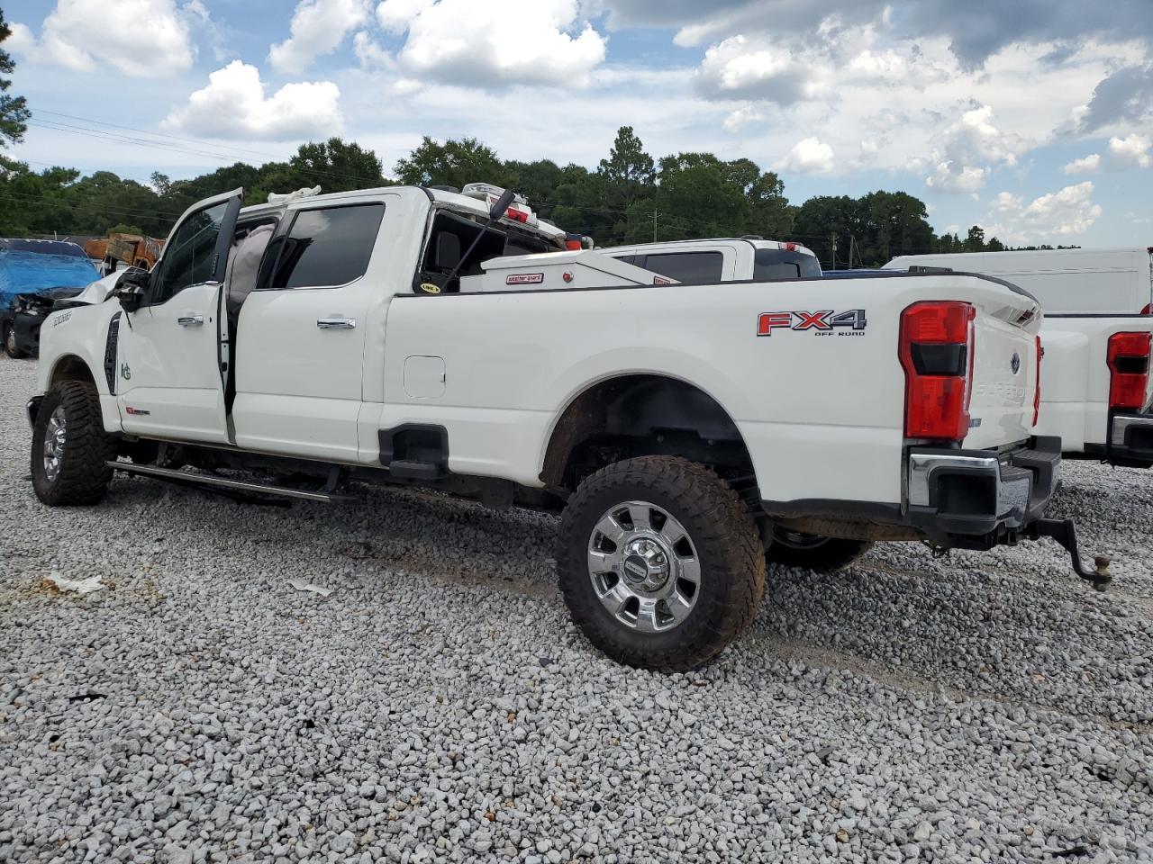 2023 Ford F350 Super Duty - Фото 2