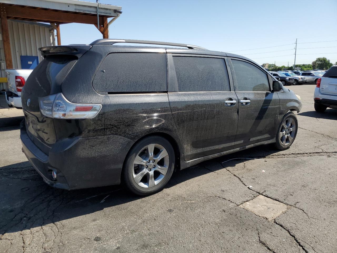 2014 Toyota Sienna Sport - Image 3