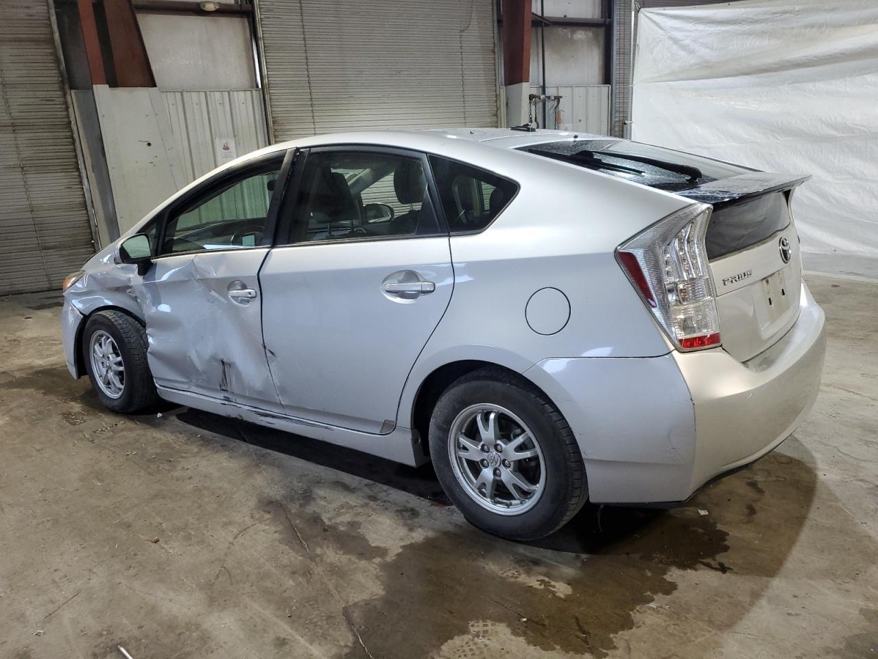 2010 Toyota Prius - Image 2