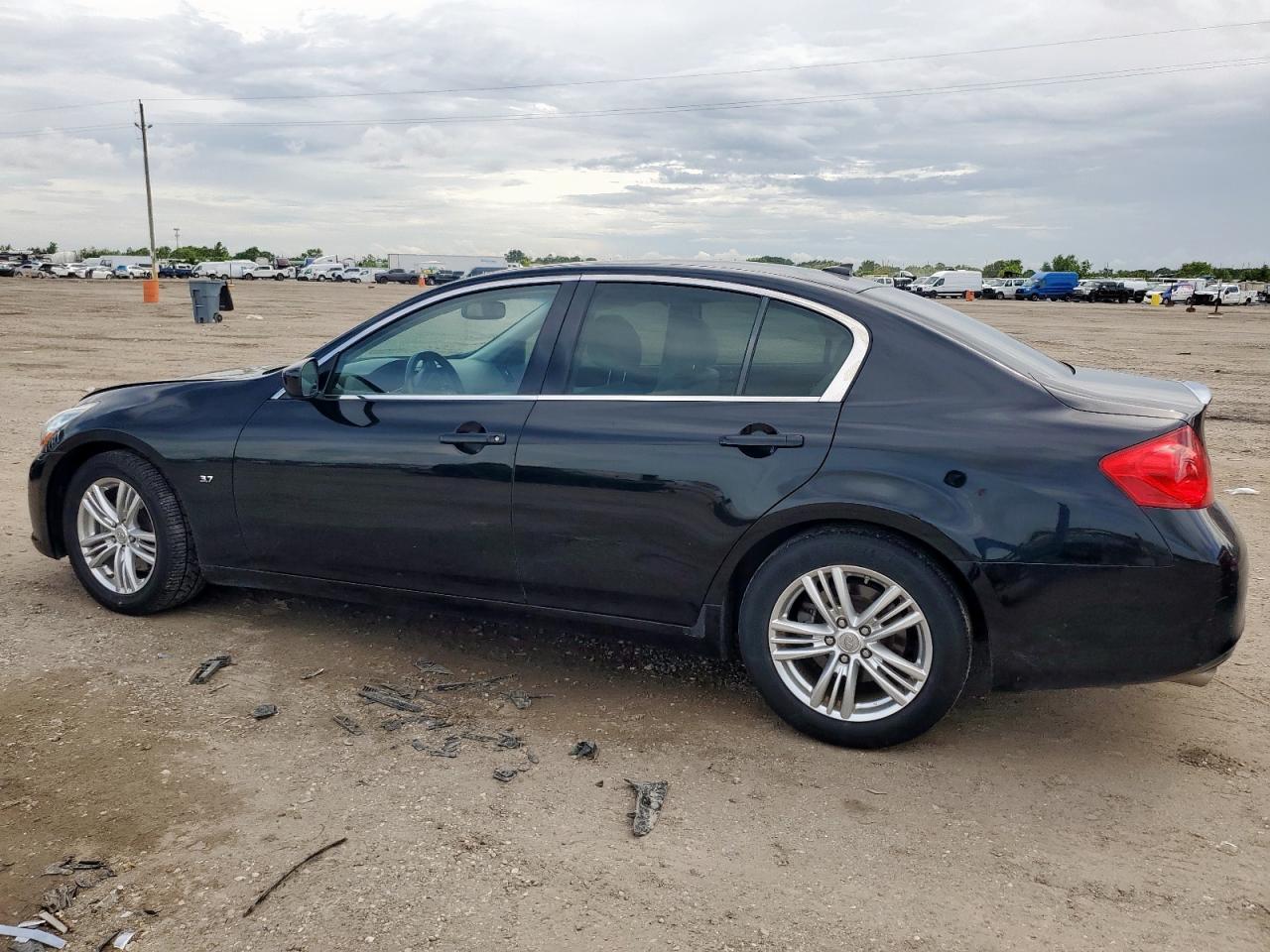 2015 Infiniti Q40 - Image 2