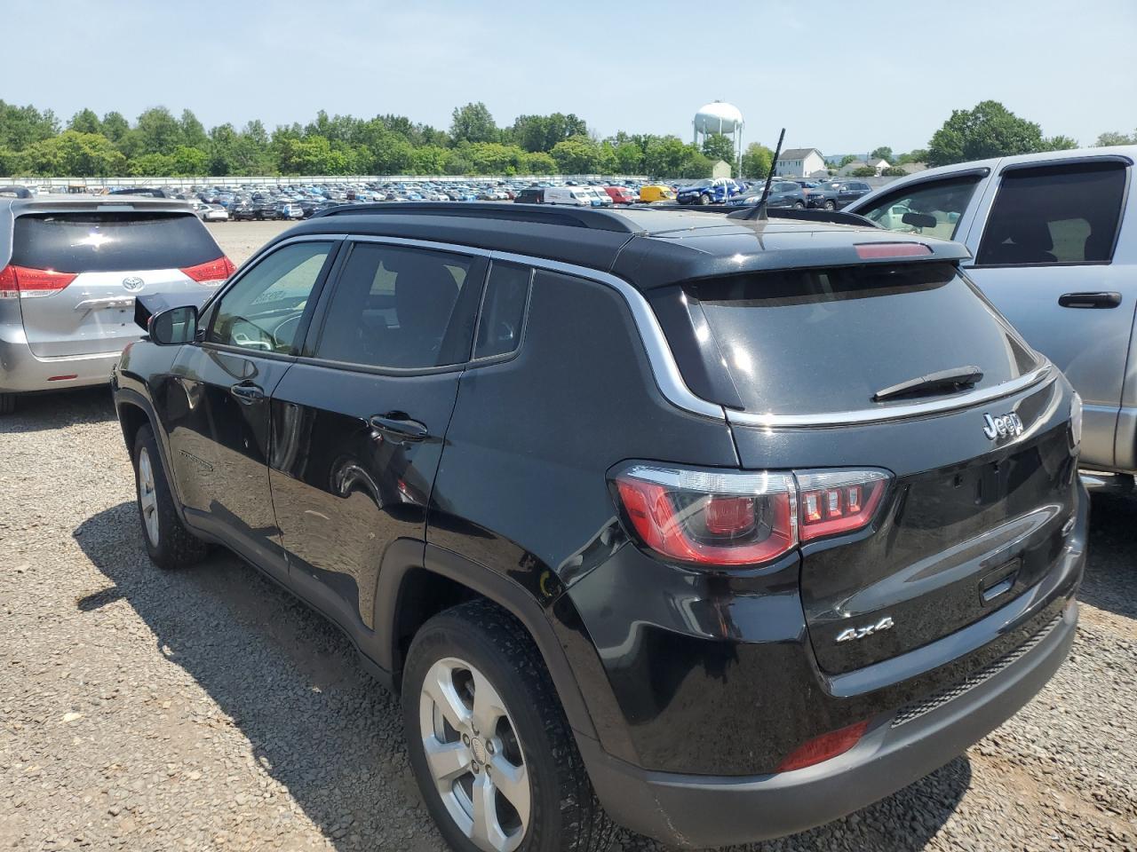 2020 Jeep Compass Latitude - Image 2