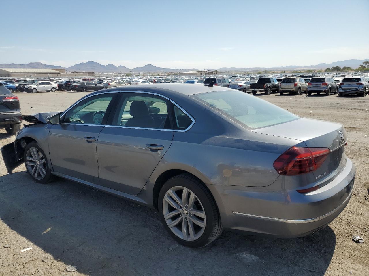 2018 Volkswagen Passat Se - Фото 2