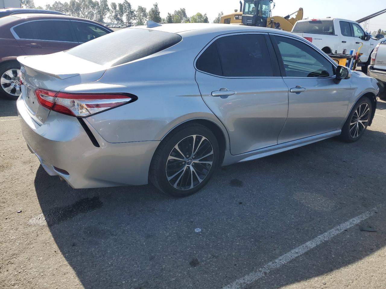 2020 Toyota Camry Se - Image 3