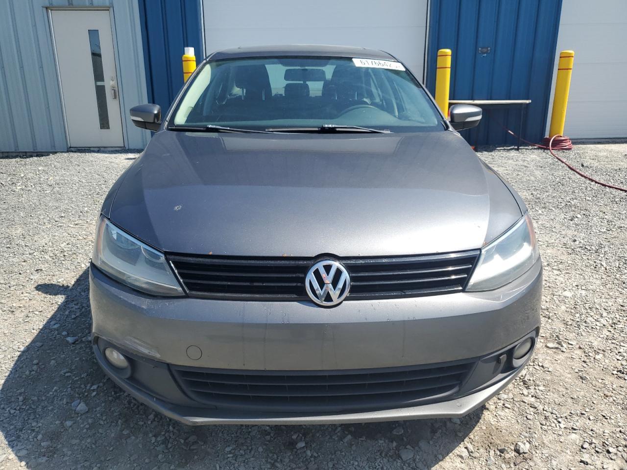 2011 Volkswagen Jetta - Image 5