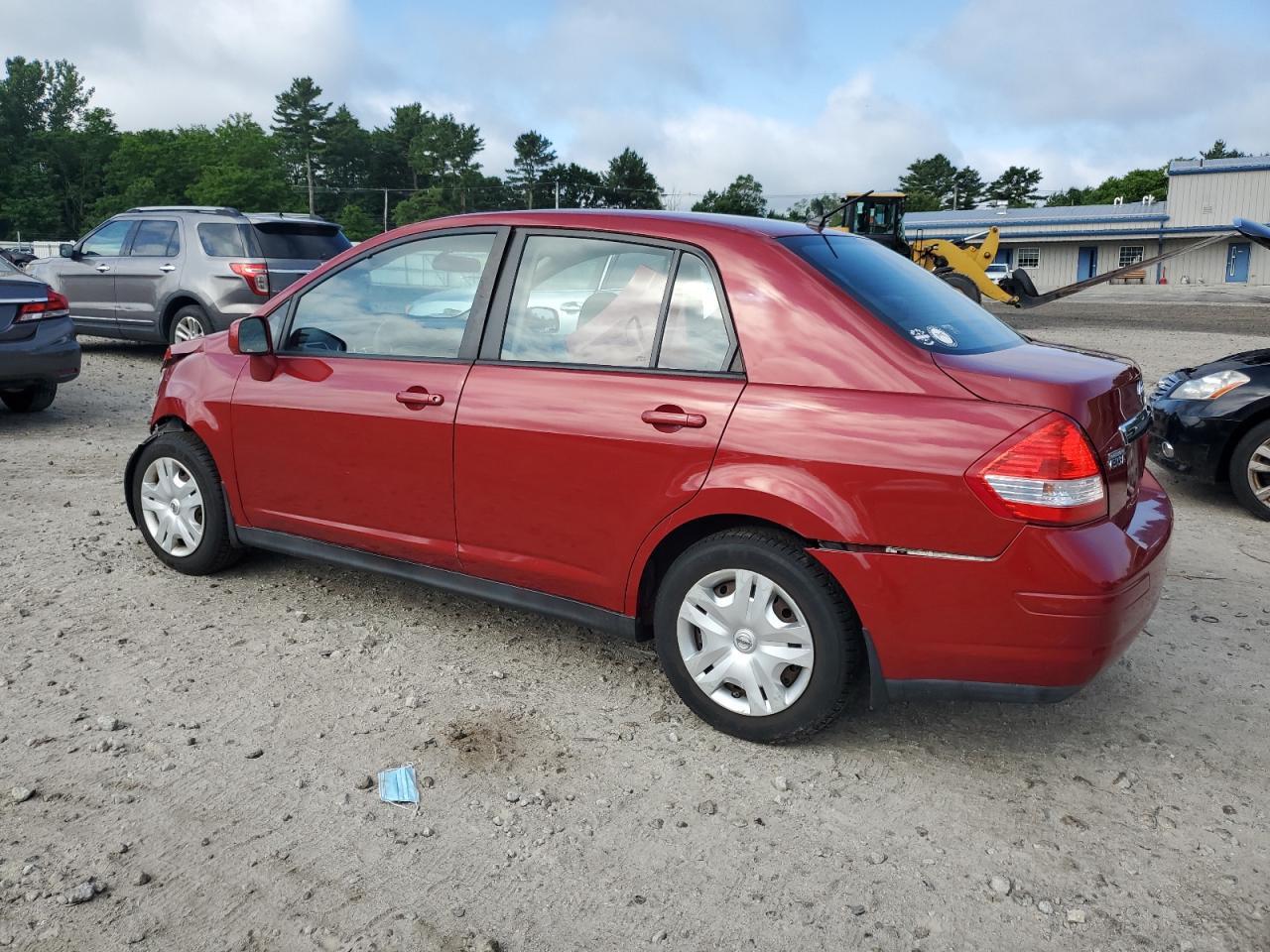 2011 Nissan Versa S - Фото 2