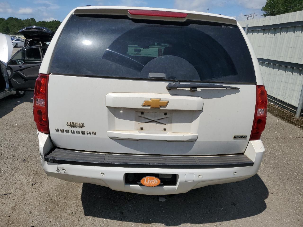 2012 Chevrolet Suburban C1500 Lt - Image 6