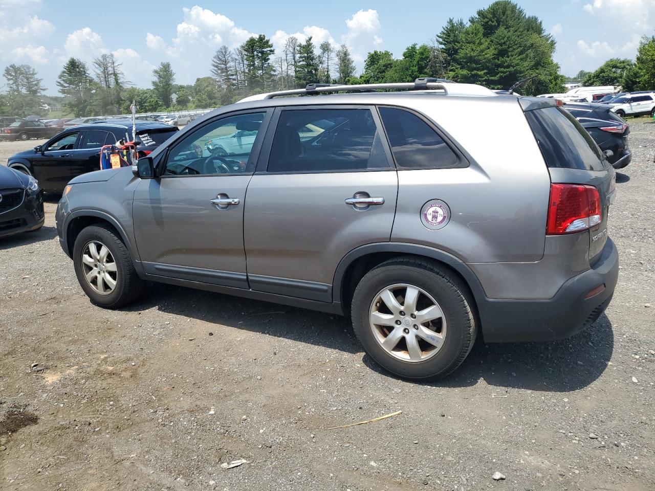 2013 Kia Sorento Lx - Image 2