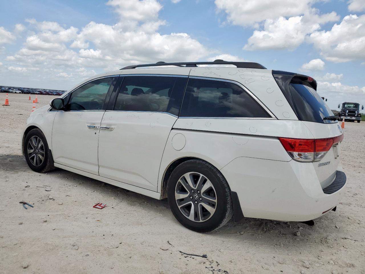 2016 Honda Odyssey Touring - Фото 2