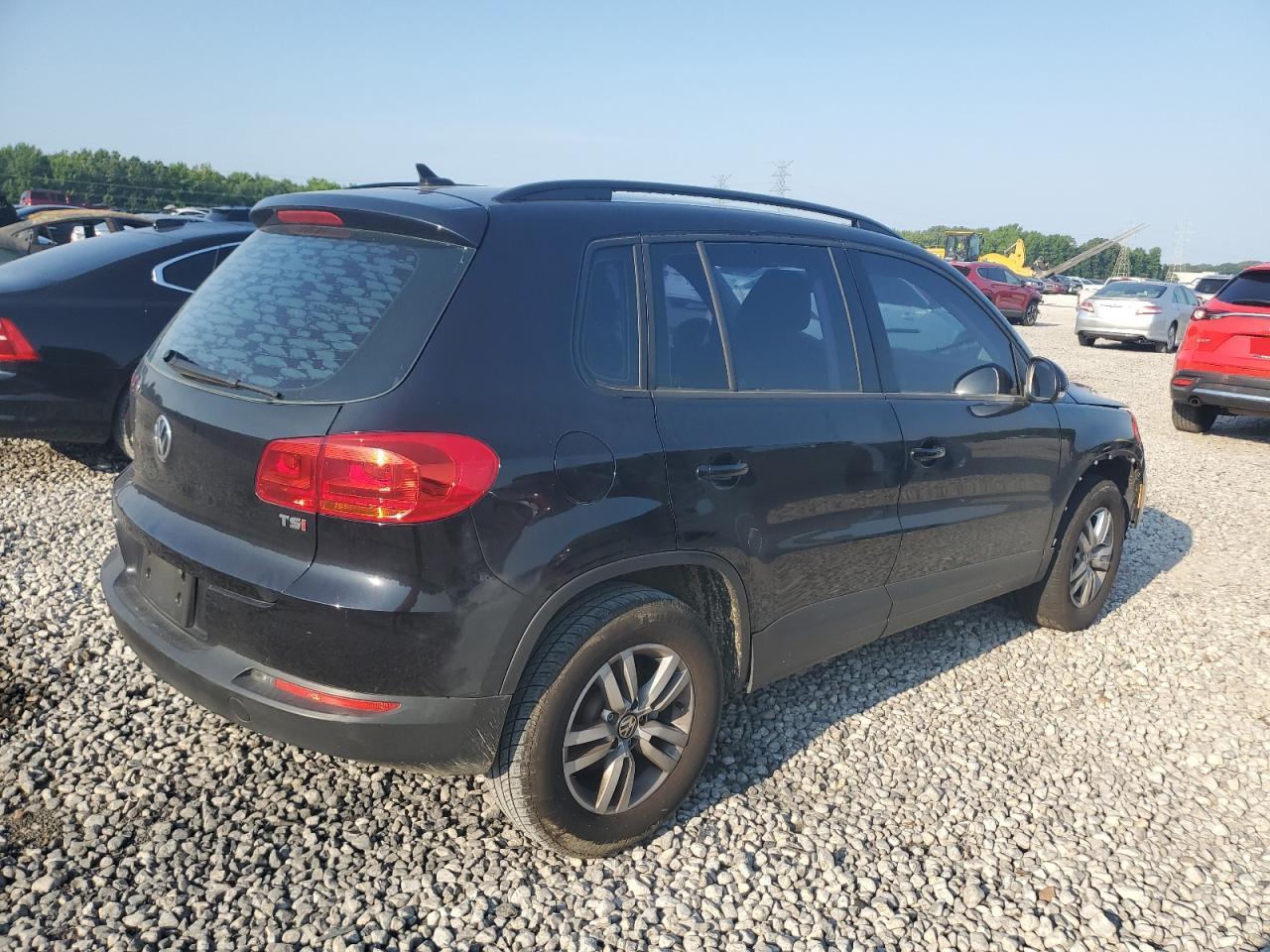2017 Volkswagen Tiguan S - Фото 3