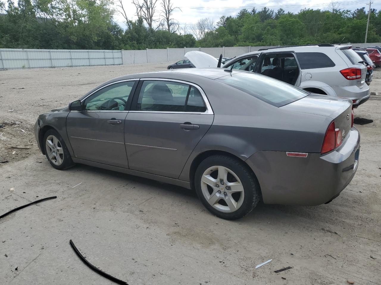 2010 Chevrolet Malibu Ls - Фото 2