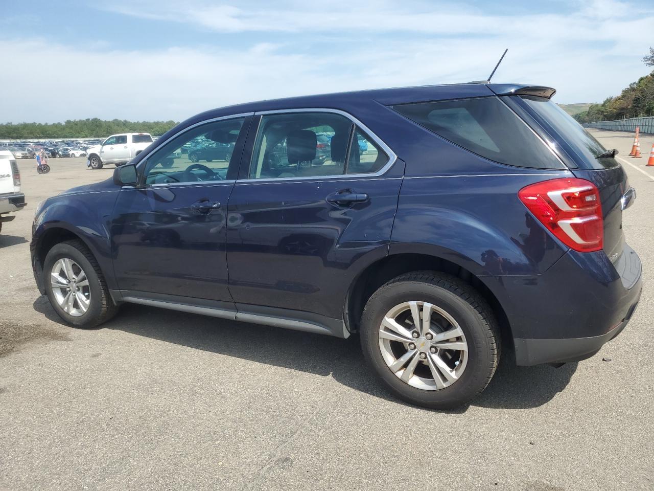 2017 Chevrolet Equinox Ls - Фото 2