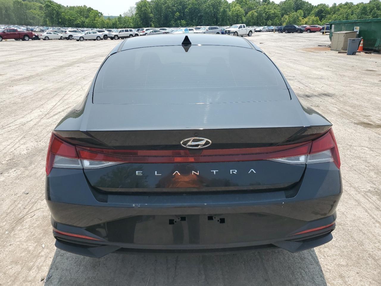 2022 Hyundai Elantra Se - Image 6