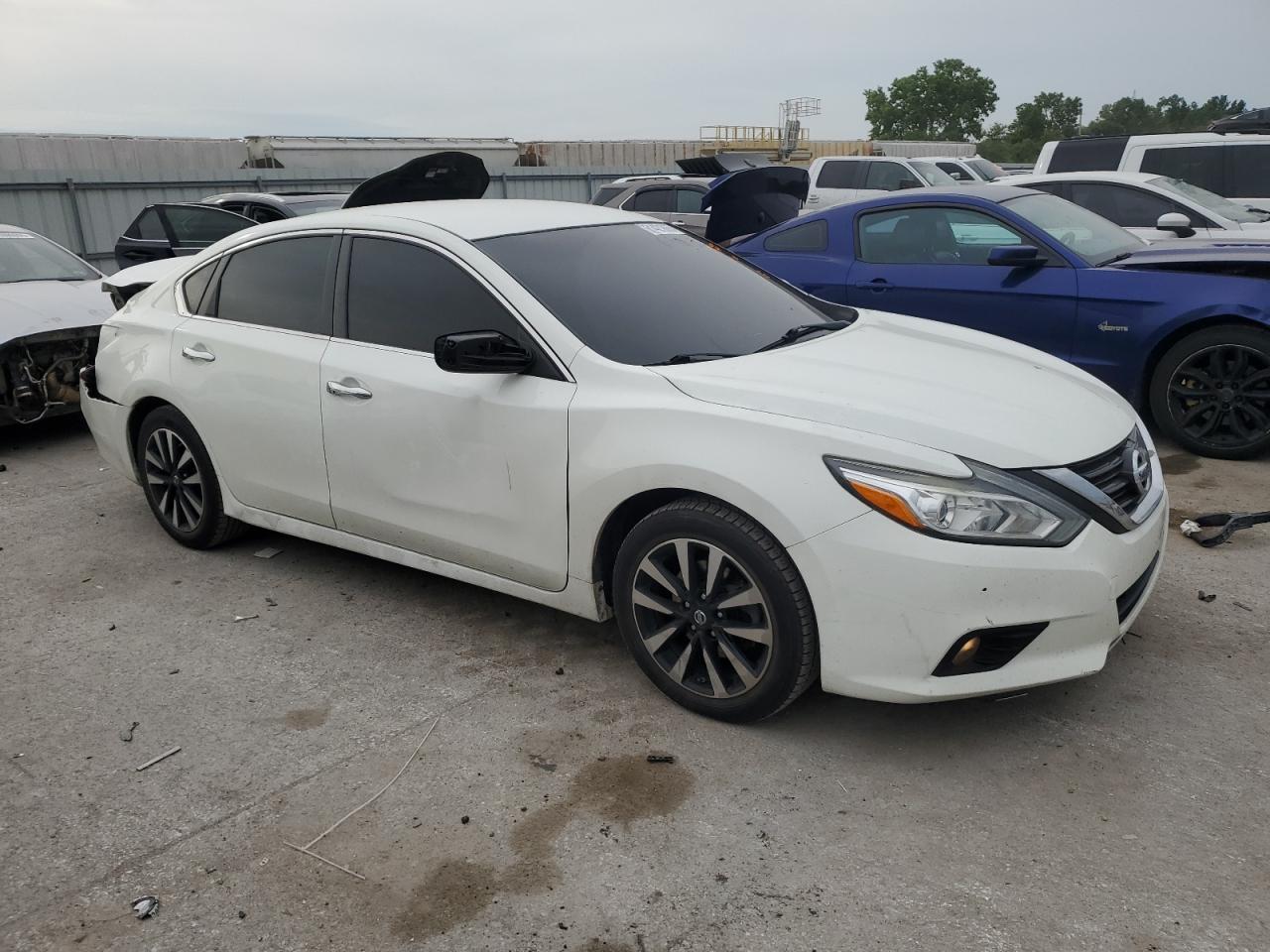 2018 Nissan Altima 2.5 - Image 4