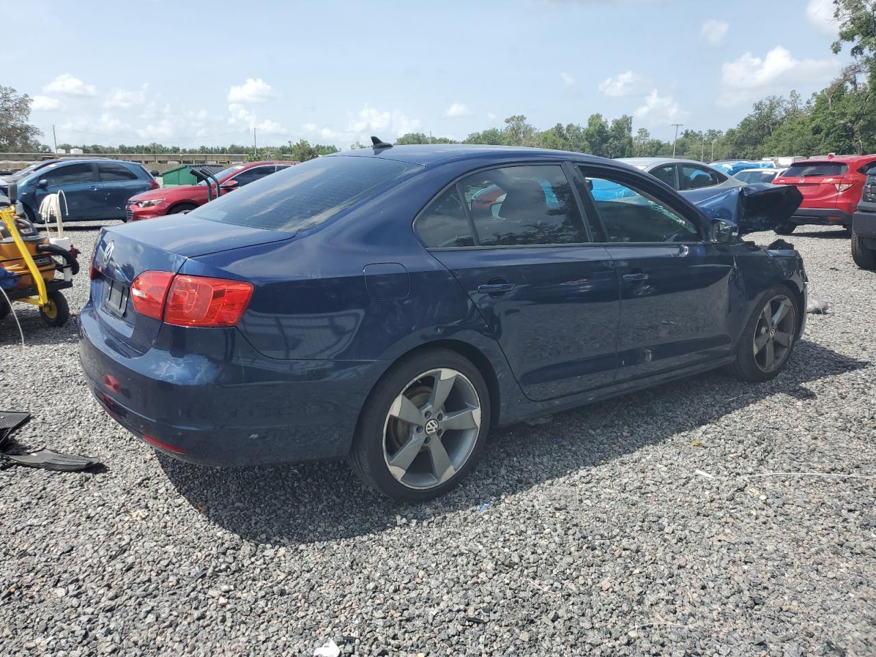 2011 Volkswagen Jetta - Image 3