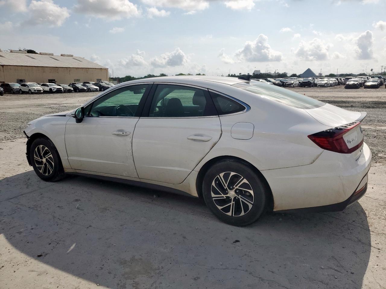 2023 Hyundai Sonata Hybrid - Фото 2