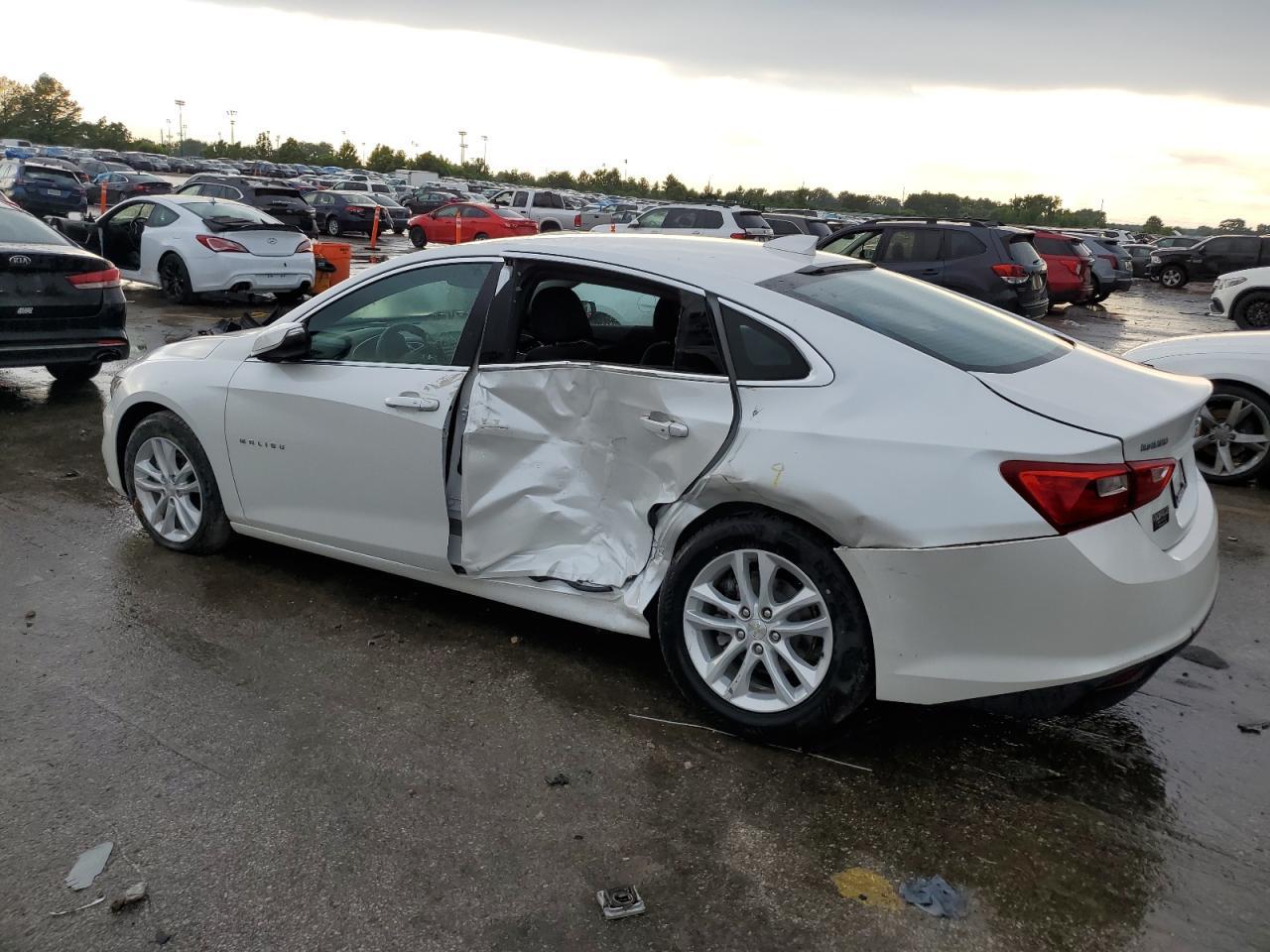 2017 Chevrolet Malibu Lt - Фото 2