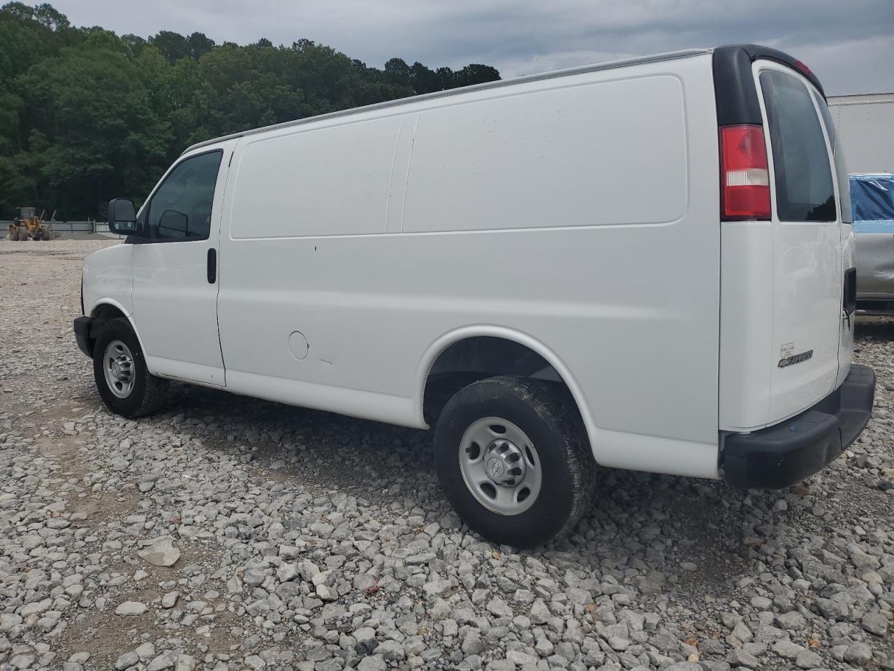 2017 Chevrolet Express G2500 - Фото 2