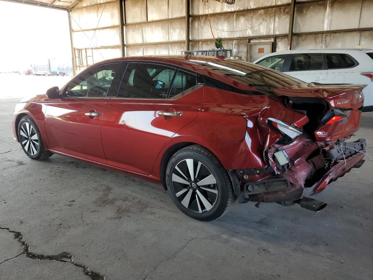 2022 Nissan Altima Sl - Image 2