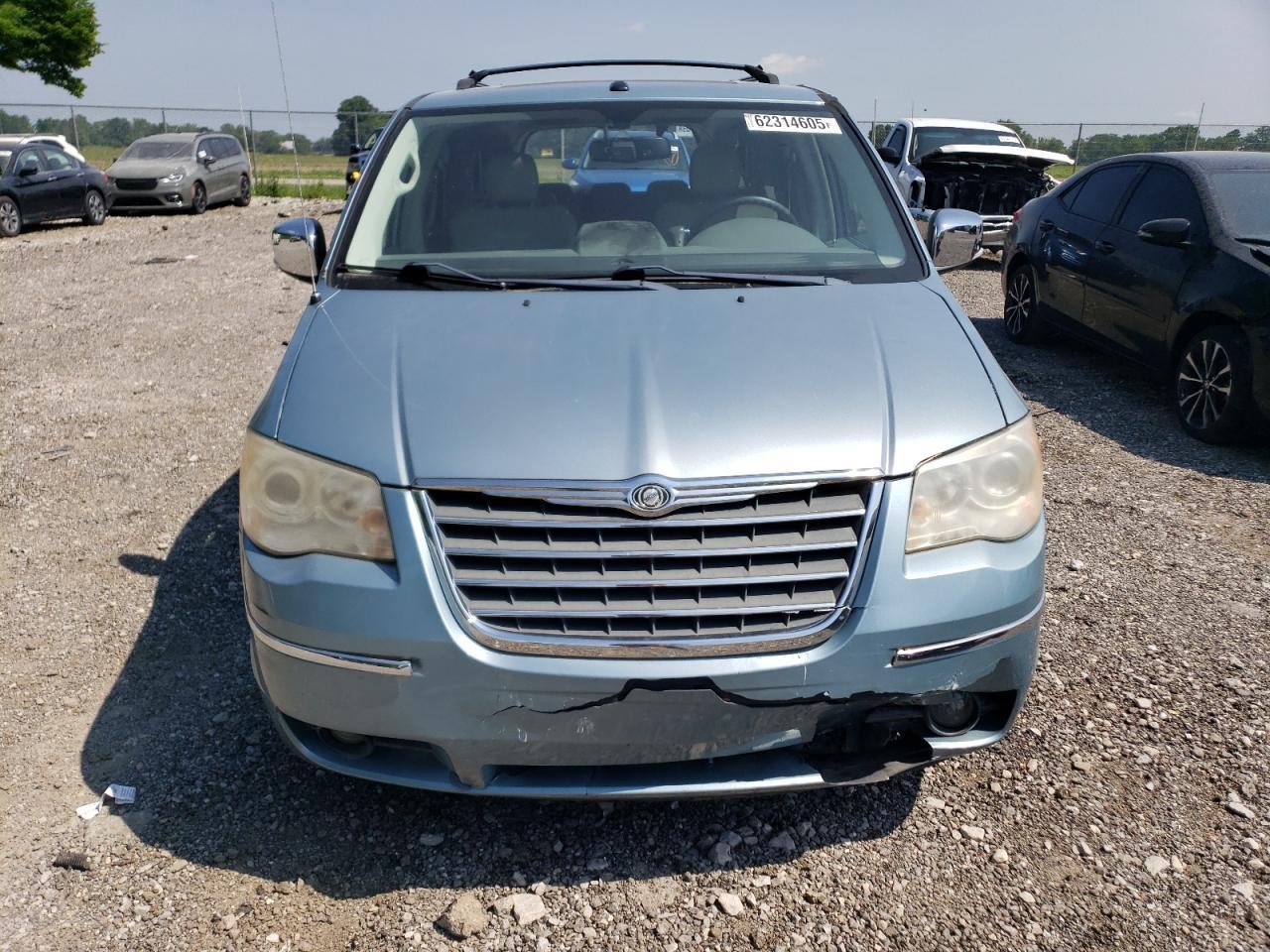 2009 Chrysler Town & Country Limited - Image 5
