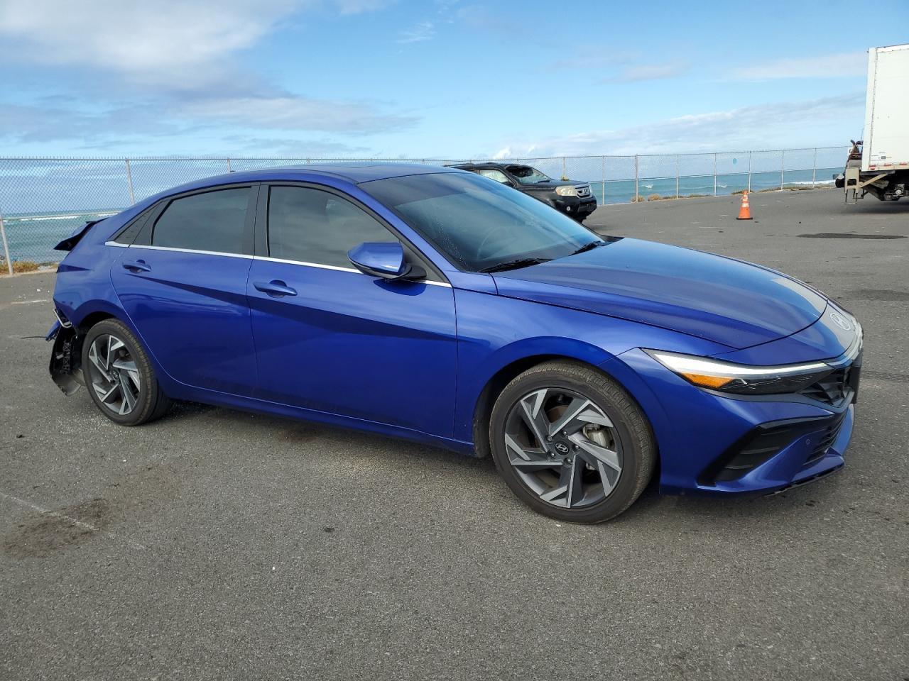 2024 Hyundai Elantra Limited - Image 4