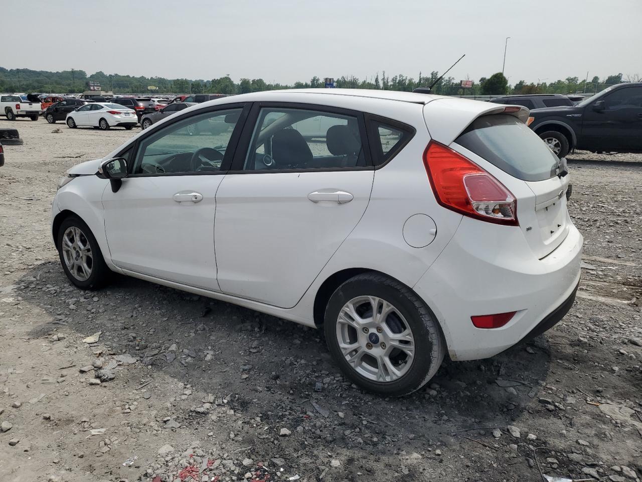 2014 Ford Fiesta Se - Фото 2