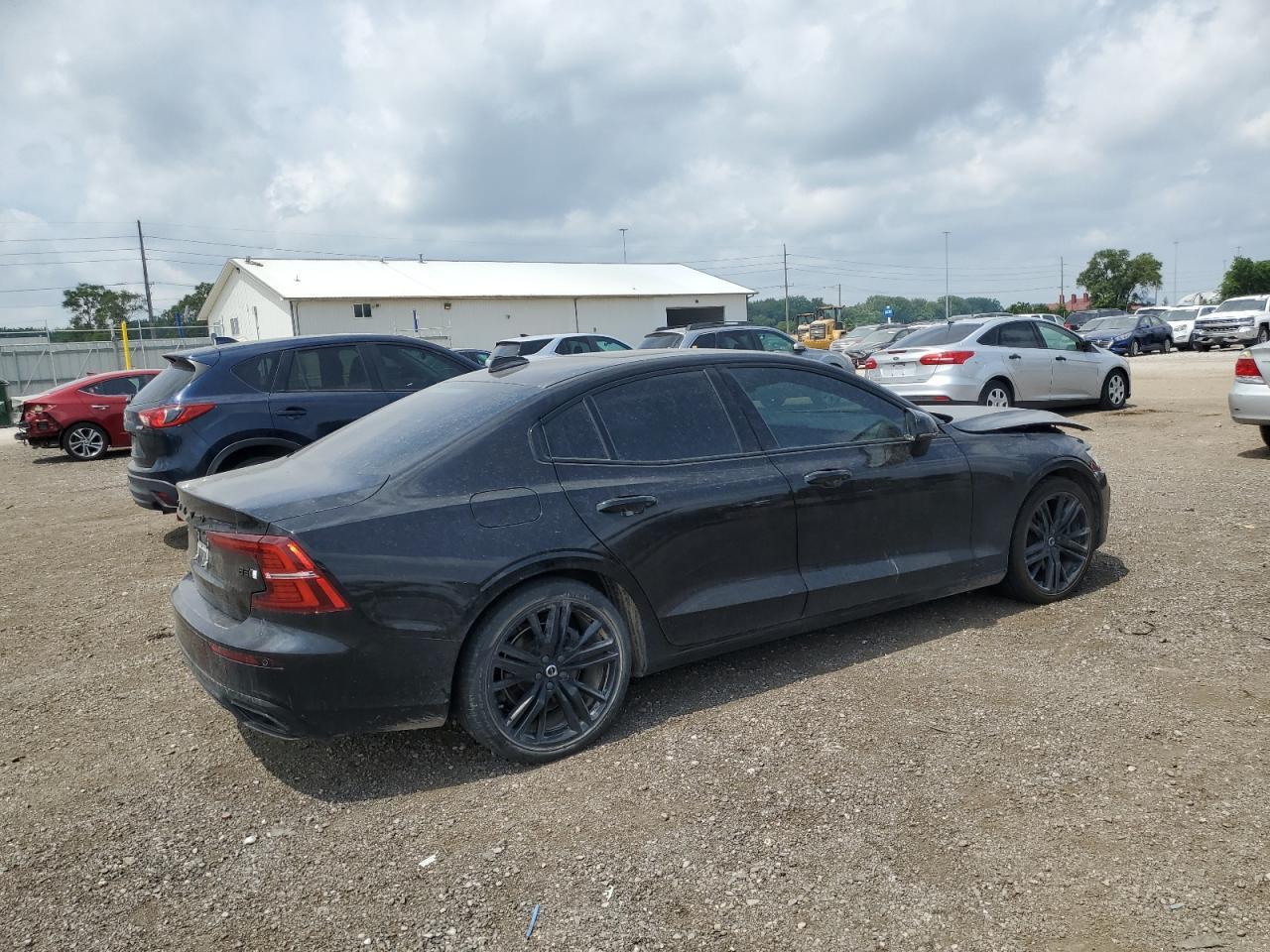 2022 Volvo S60 B5 Momentum - Фото 3