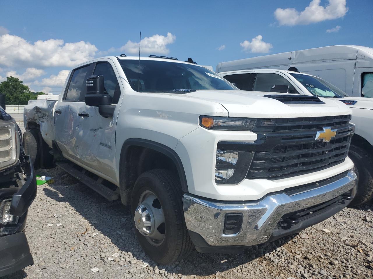2024 Chevrolet Silverado K3500 - Image 4