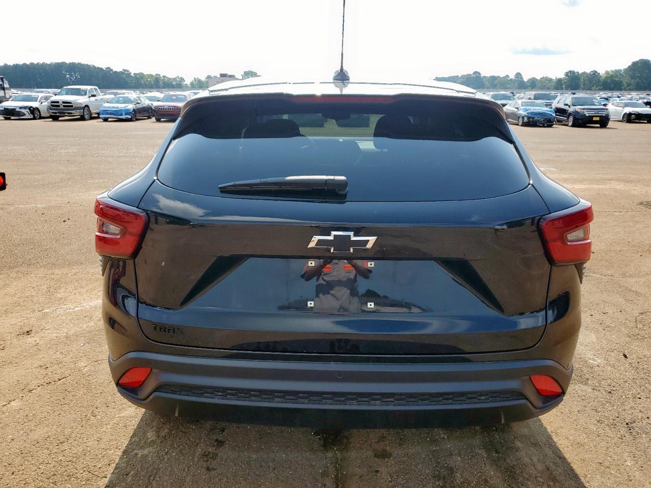 2025 Chevrolet Trax Ls - Image 6