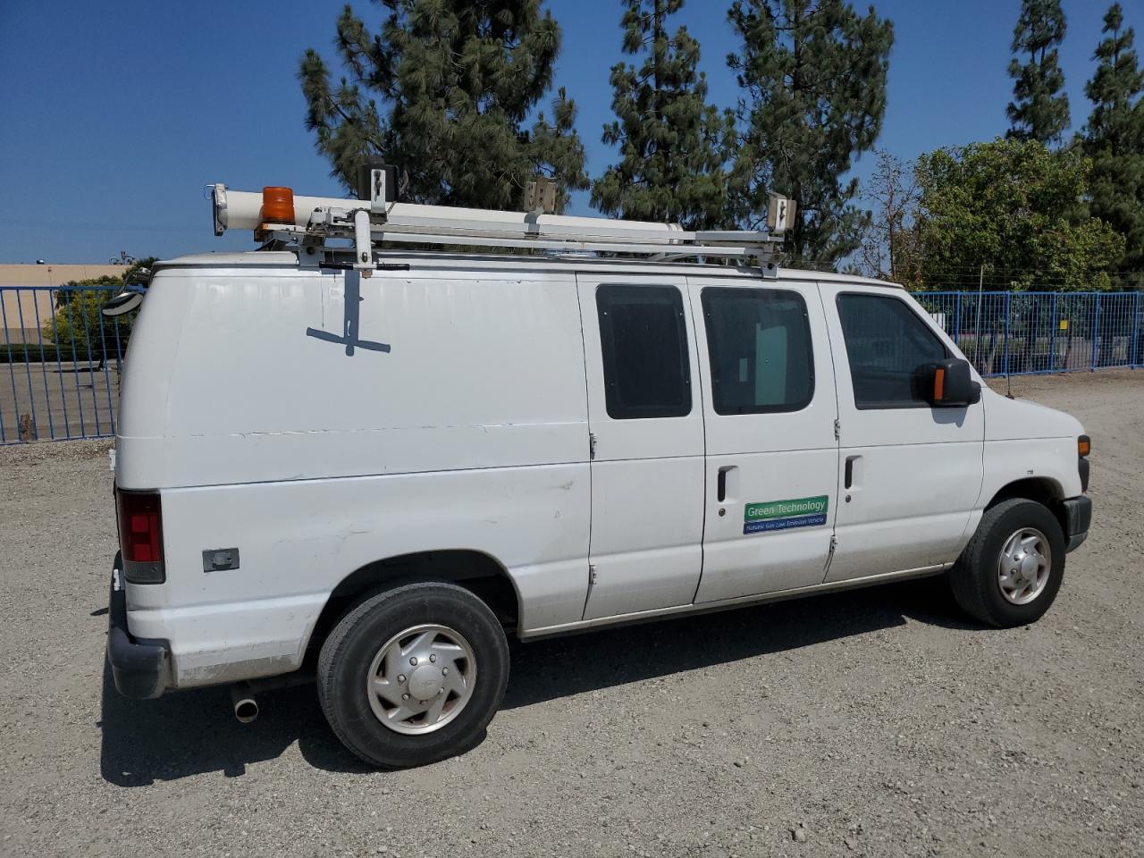 2010 Ford Econoline E250 Van - Фото 3