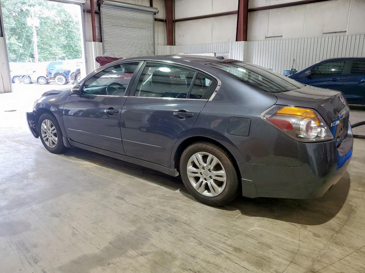2010 Nissan Altima Base - Фото 2