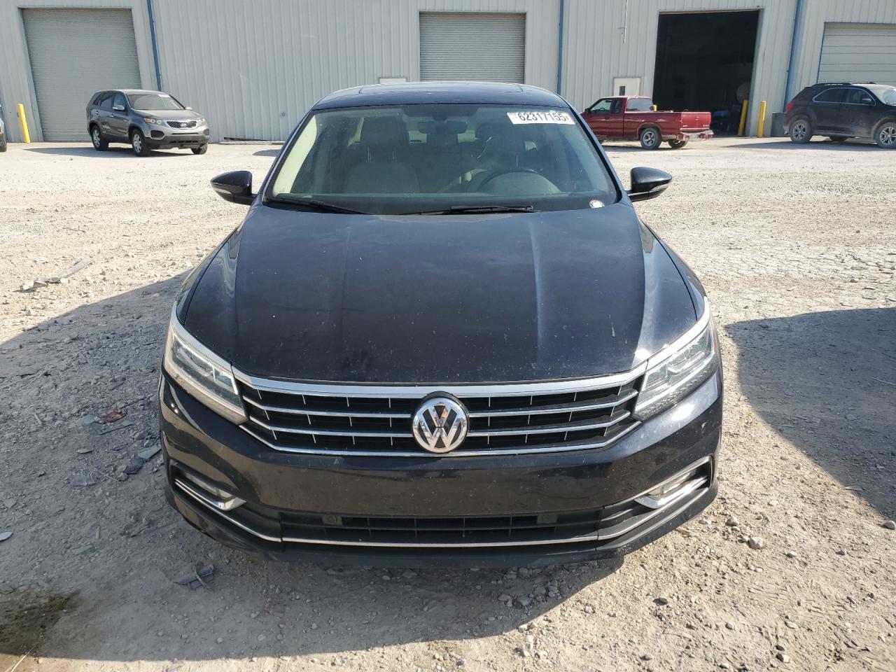 2017 Volkswagen Passat Se - Фото 5