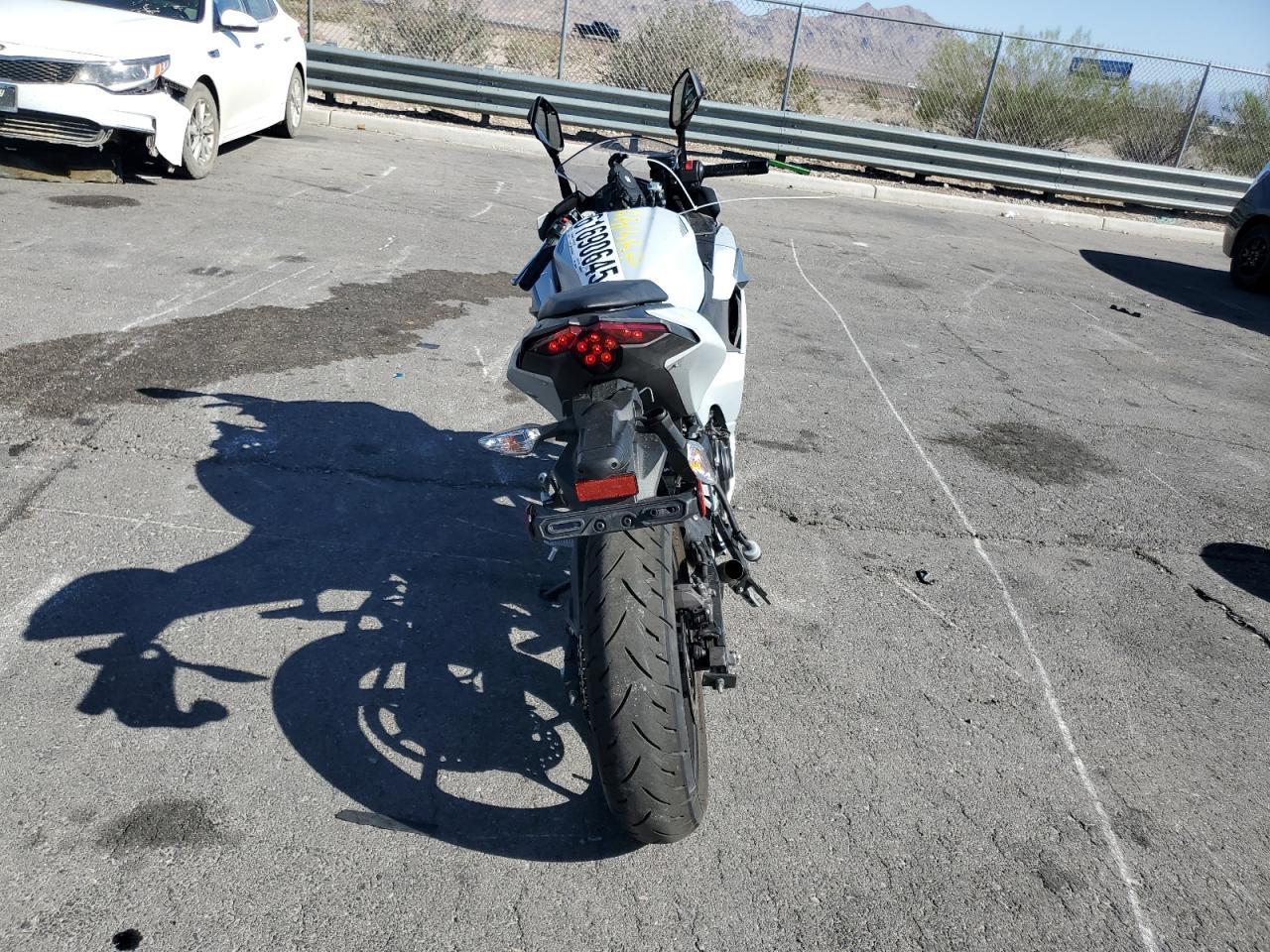 2025 Kawasaki Ex500 - Фото 4