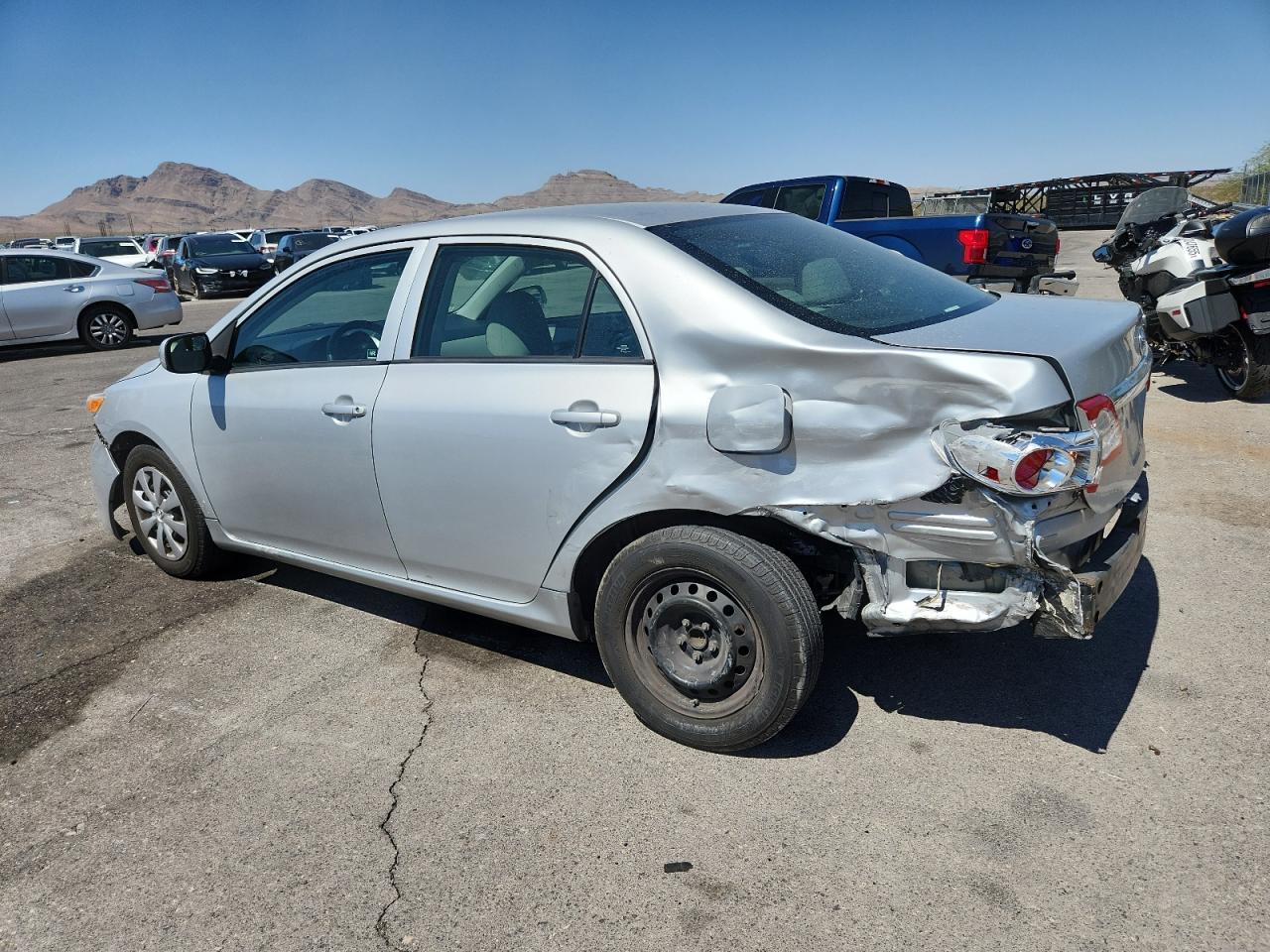 2013 Toyota Corolla Base - Фото 2