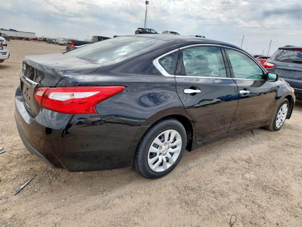 2017 Nissan Altima 2.5 - Image 3