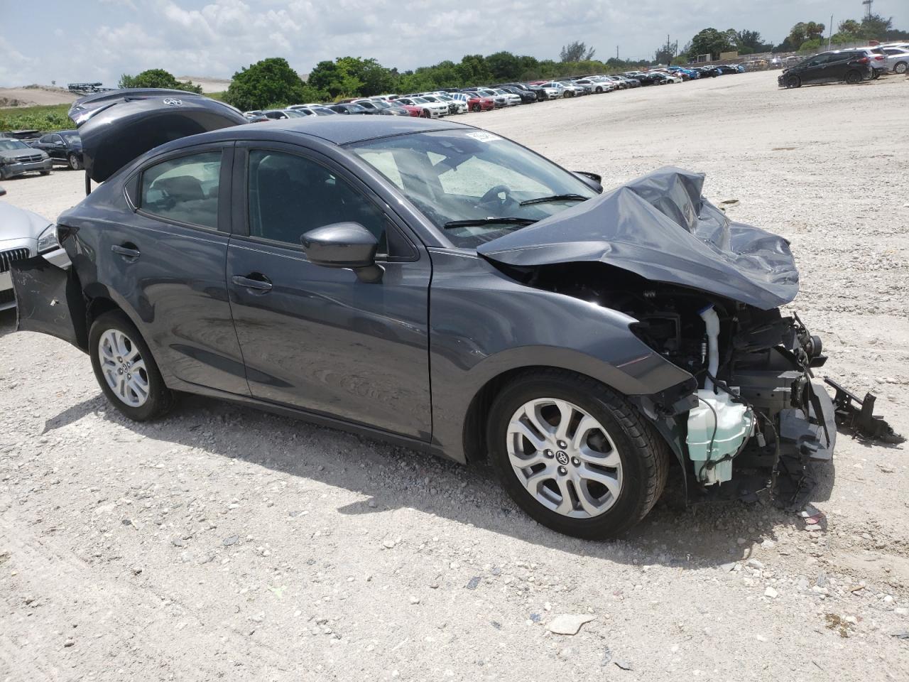 2018 Toyota Yaris Ia - Фото 4