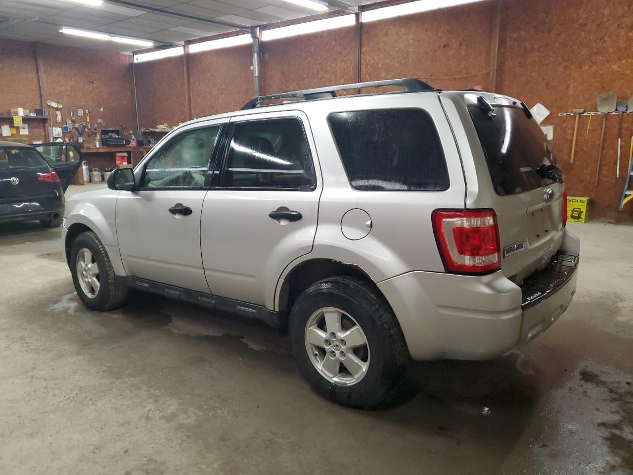 2010 Ford Escape Xls - Фото 2