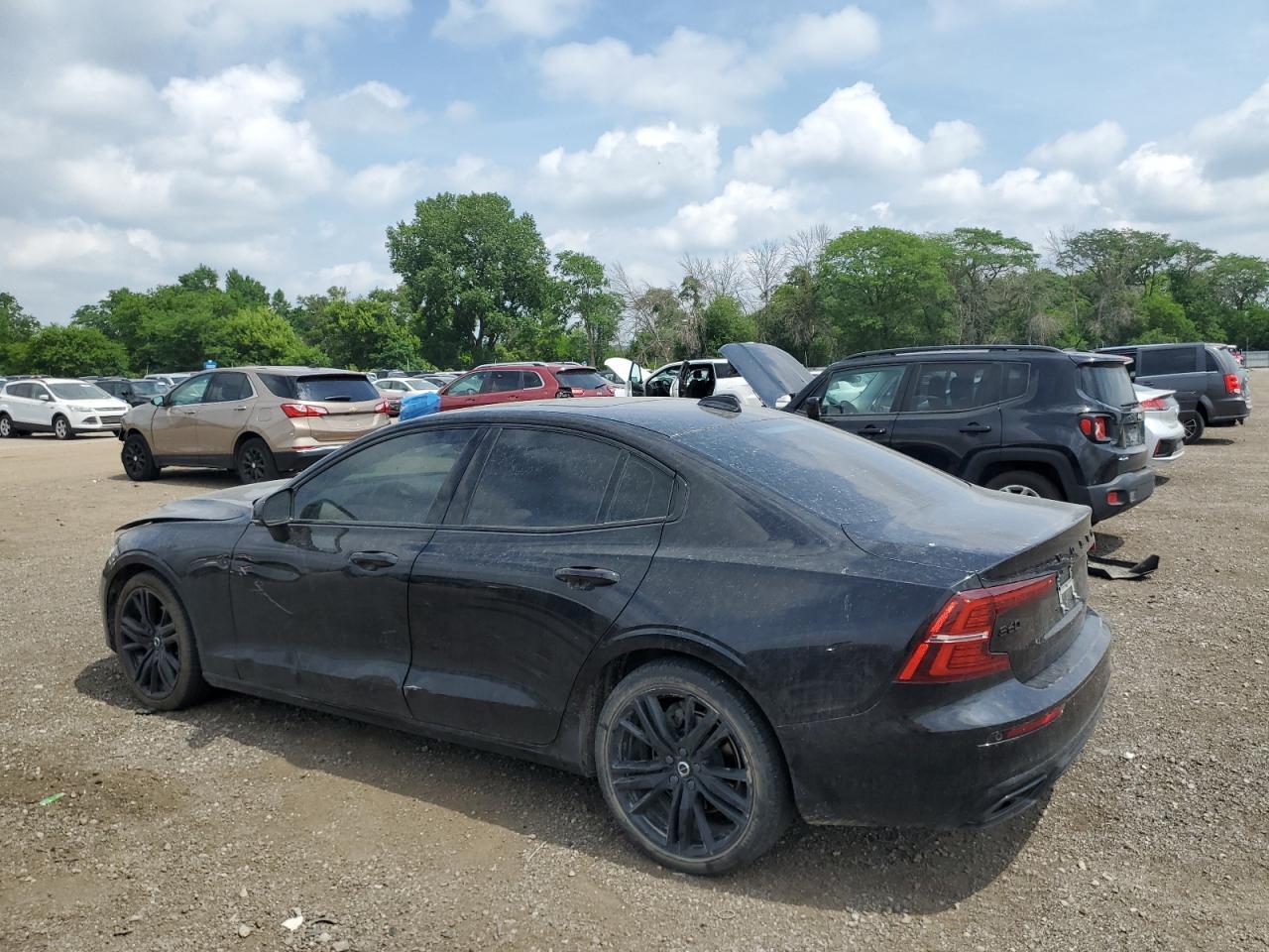 2022 Volvo S60 B5 Momentum - Фото 2