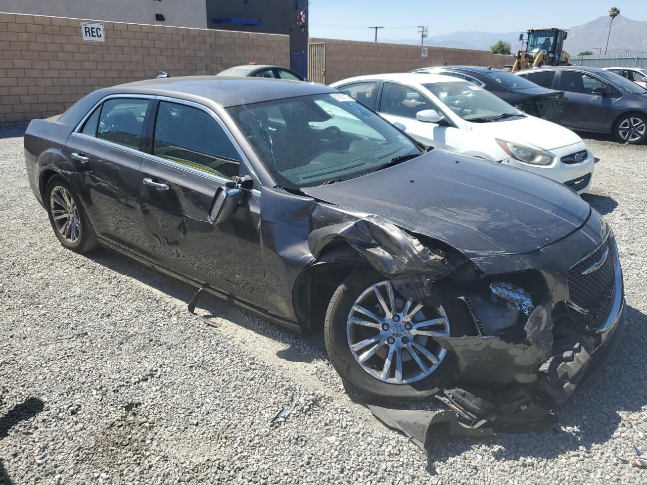 2016 Chrysler 300C - Фото 4