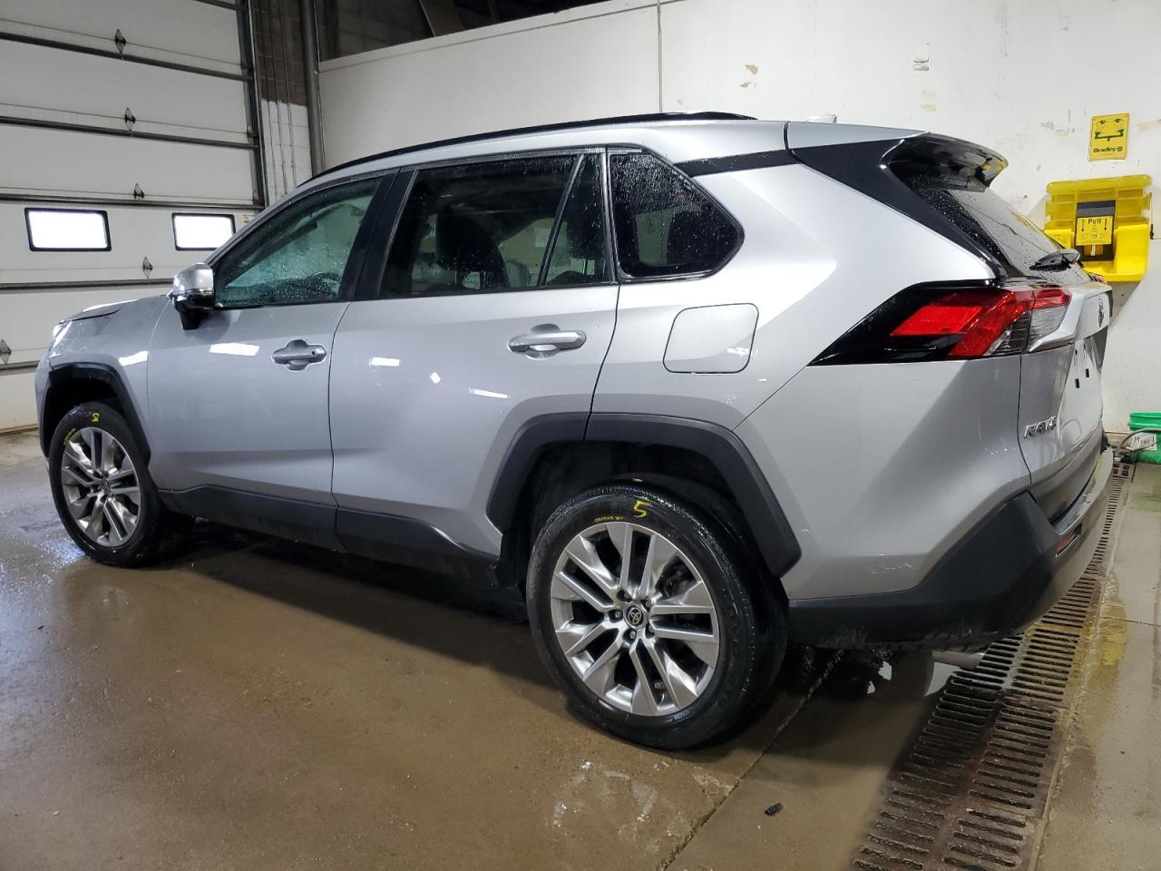 2023 Toyota Rav4 Xle Premium - Image 2