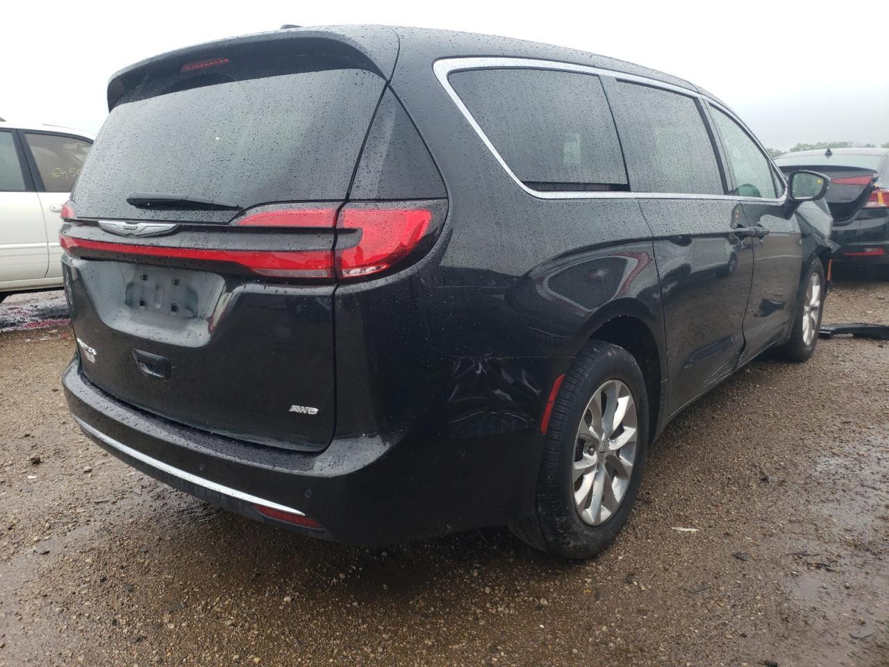 2023 Chrysler Pacifica Touring L - Image 3
