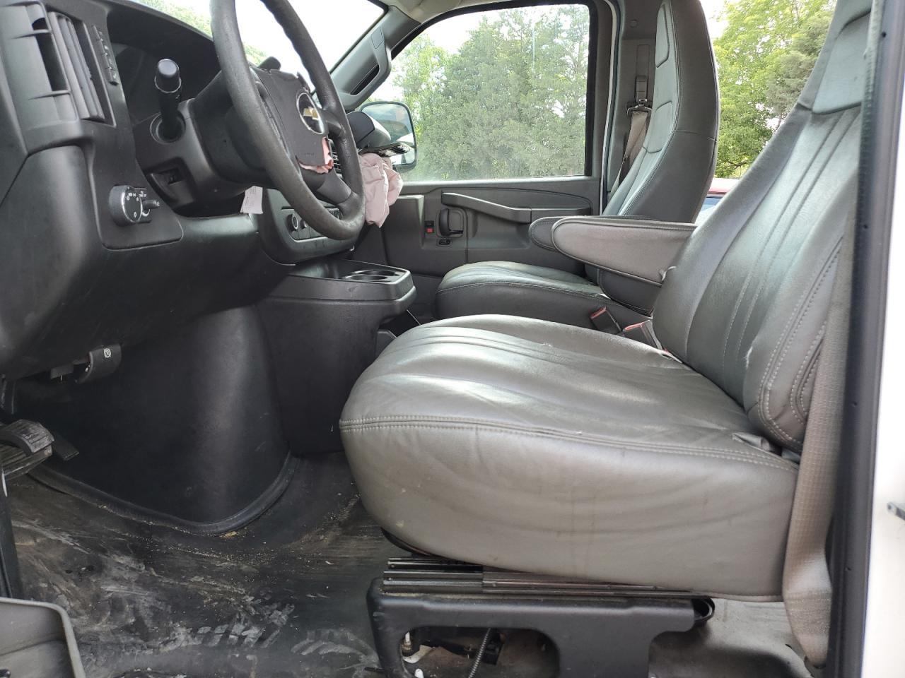 2017 Chevrolet Express G2500 - Фото 7