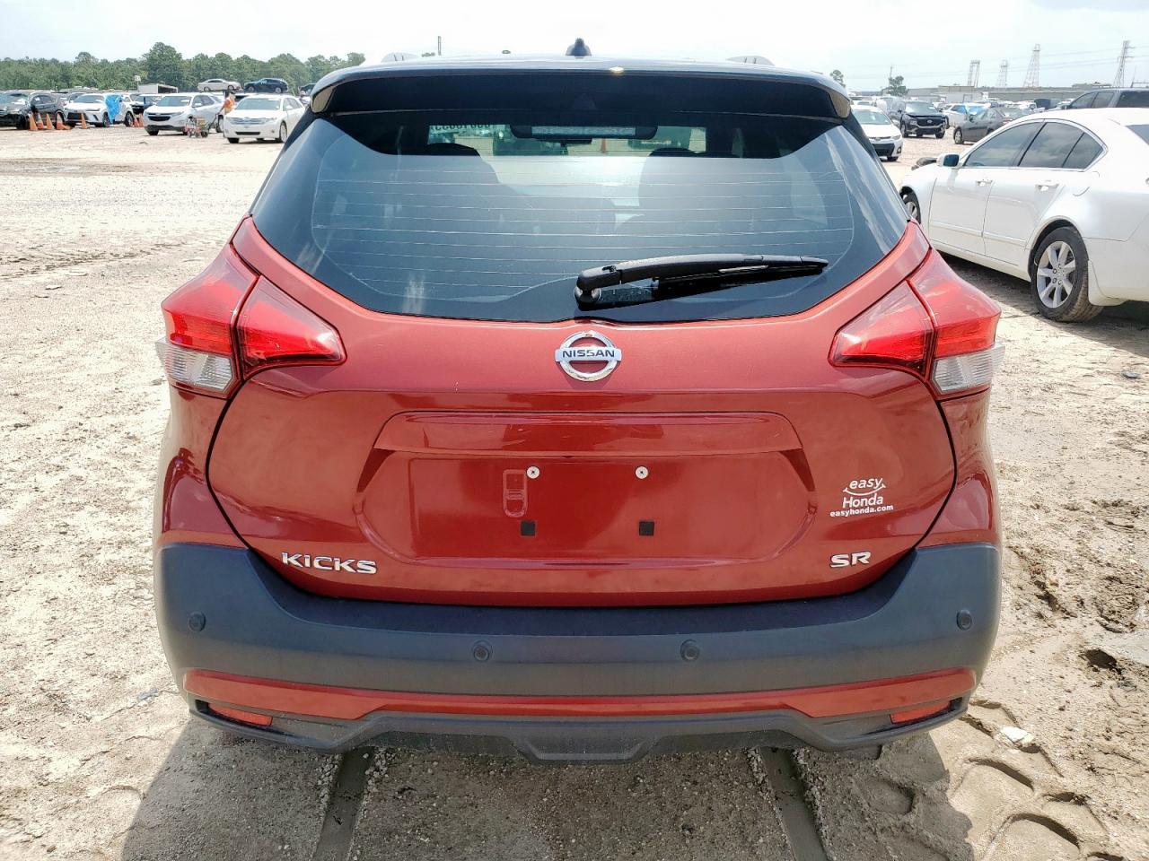 2020 Nissan Kicks Sr - Image 6