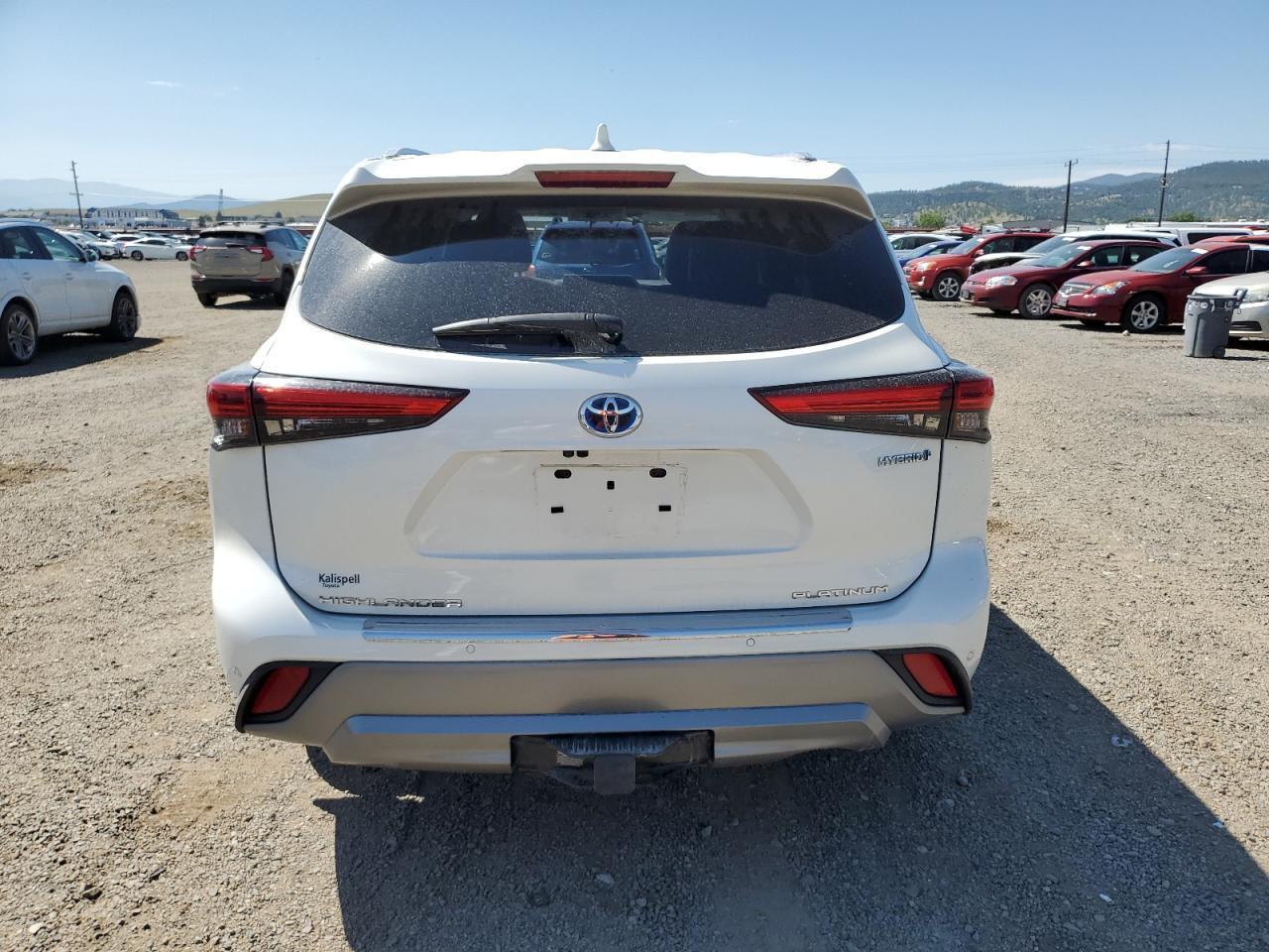 2021 Toyota Highlander Hybrid Platinum - Image 6