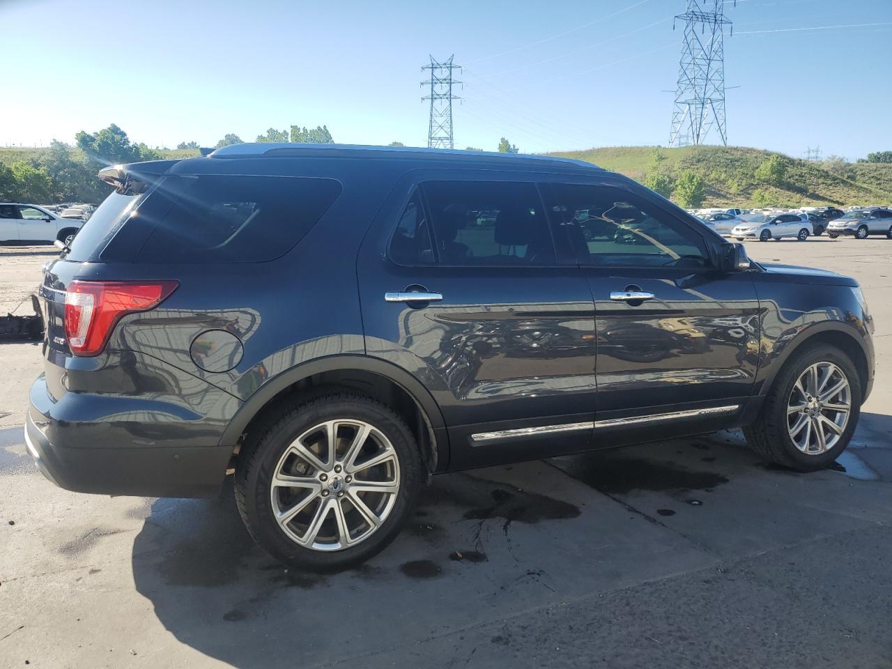 2017 Ford Explorer Limited - Image 3