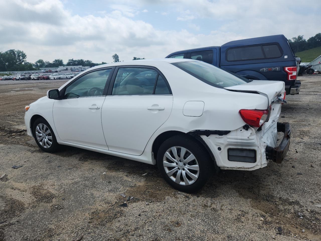 2013 Toyota Corolla Base - Фото 2